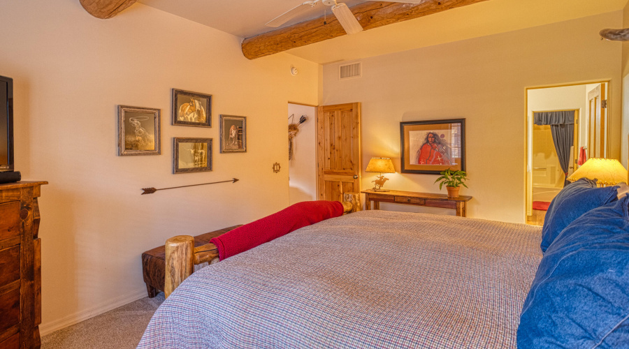 PAX_4749_AuroraHDR2019-edit