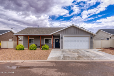 1096 Adams Street, Snowflake, Arizona 85937, Bedrooms, ,Bathrooms,Residential,For Sale,Adams,257559
