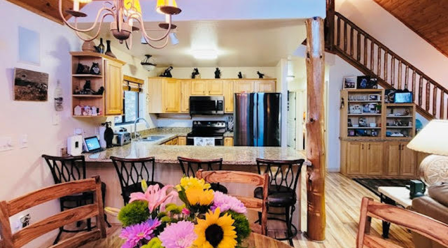 Dining & Kitchen area