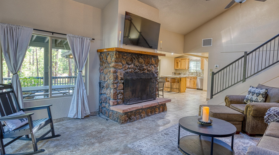 PAX_5022_AuroraHDR2019-edit