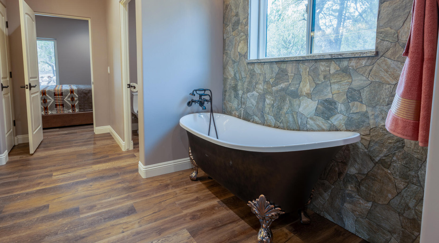 Soaking Tub in Primary En Suite