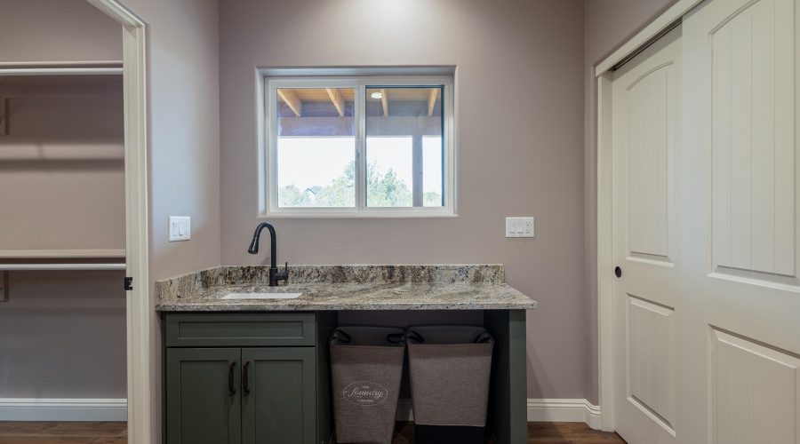 Utility Room w/ sink