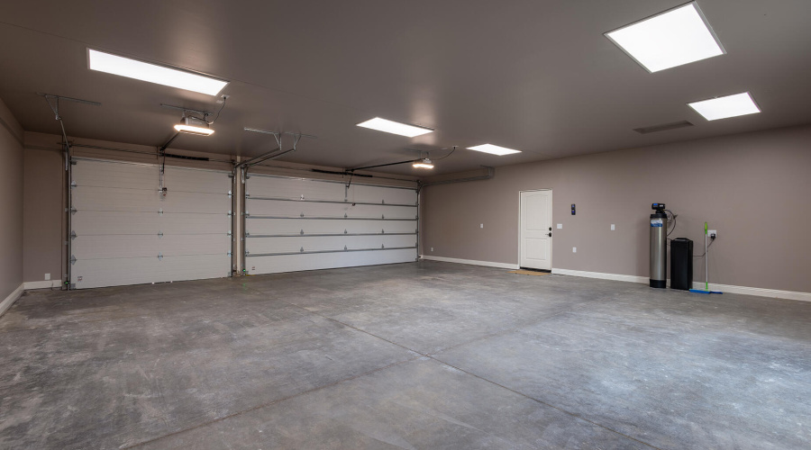 1100 sq ft 3 car garage