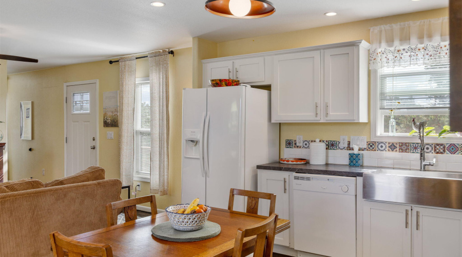 3 N - Kitchen Dining Room 2