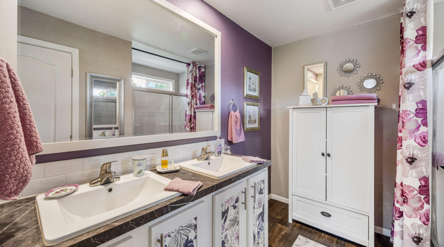 3 N - Primary bathroom