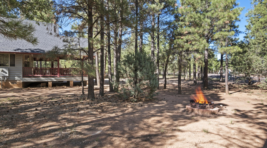 Breautiful fenced lot