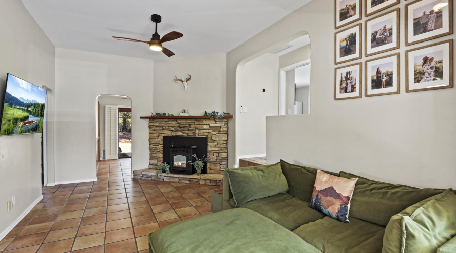 511 N Hemlock Circle Great Room 2