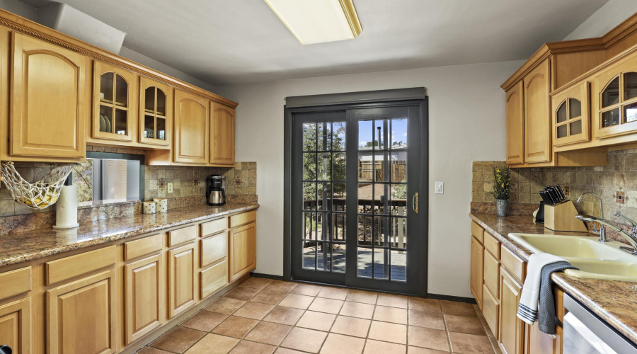 511 N Hemlock Circle Kitchen 4