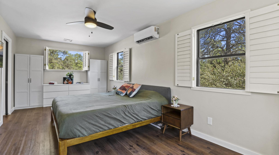511 N Hemlock Circle Primary Bedroom