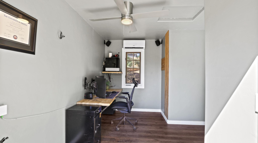 511 N Hemlock Circle Outdoor Office