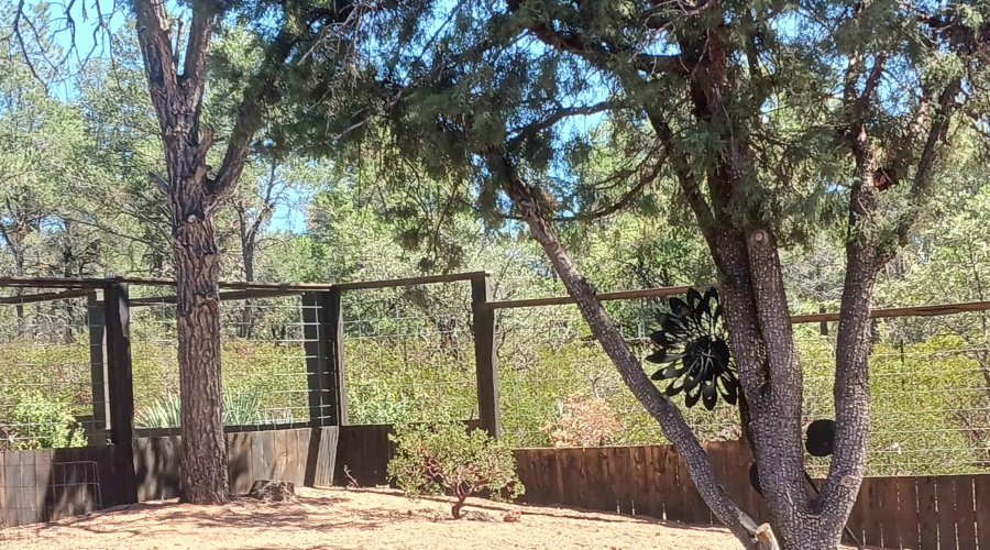 511 E Hemlock Circle Architectural Fence