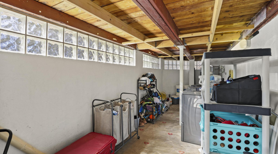 511 N Hemlock Circle Laundry and  Storag