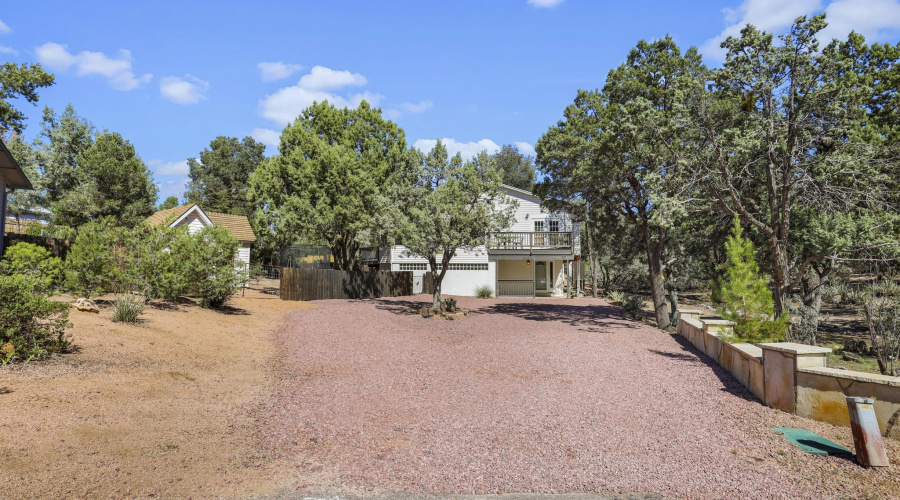 511 N Hemlock Circle Front Off Street