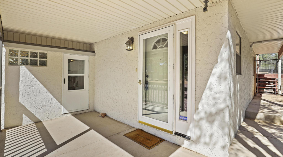 511 N Hemlock Circle Front Entry