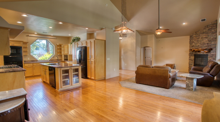 Kitchen/octagonal window