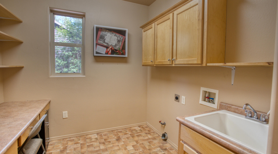 Laundry room /desk