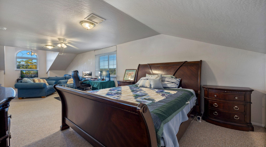 Huge upstairs Bedroom 2