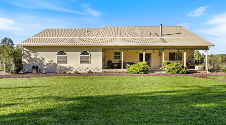Gorgeous private backyard