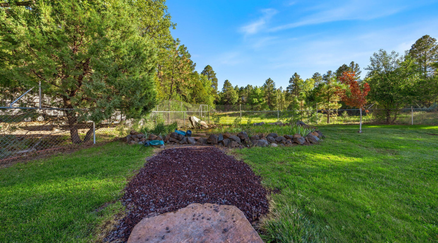 Gorgeous private backyard