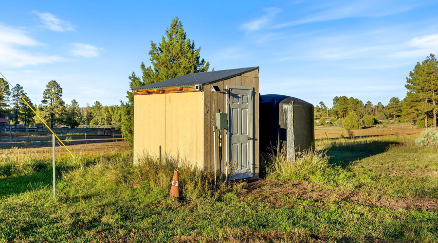 Well House & Storage Tank