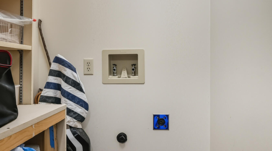 Utility nook W/D hookup