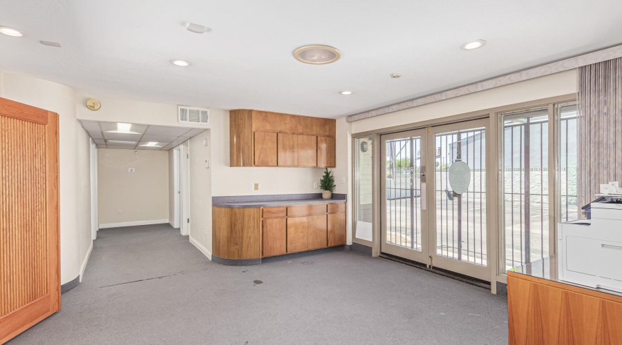 8545 N Black Canyon Highway, Phx, AZ