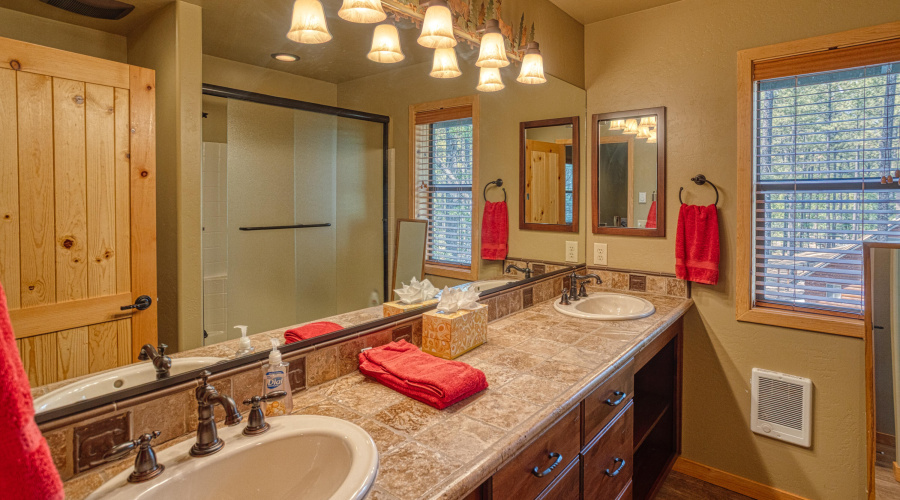 PAX_4812_AuroraHDR2019-edit