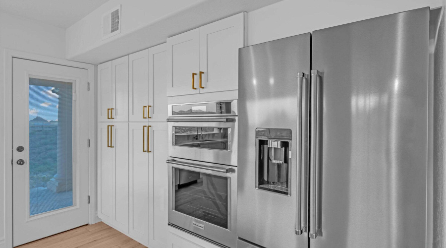 Kitchen-Fridge and oven