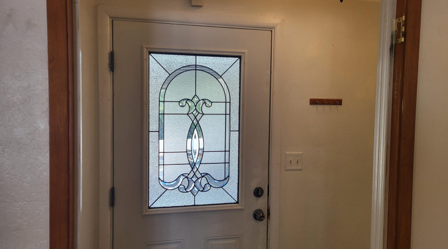 63 Inside lkg Front Dr