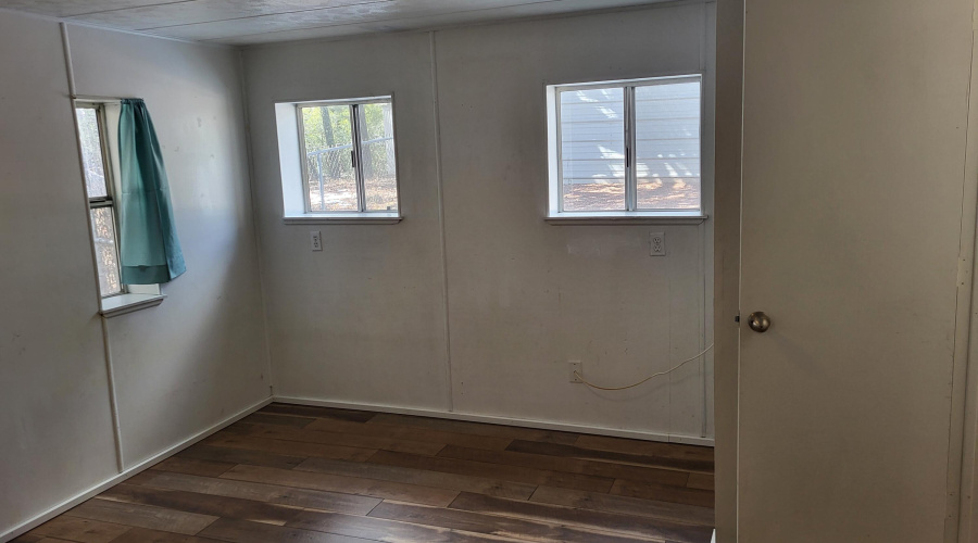 115 2nd Bdrm lkg back