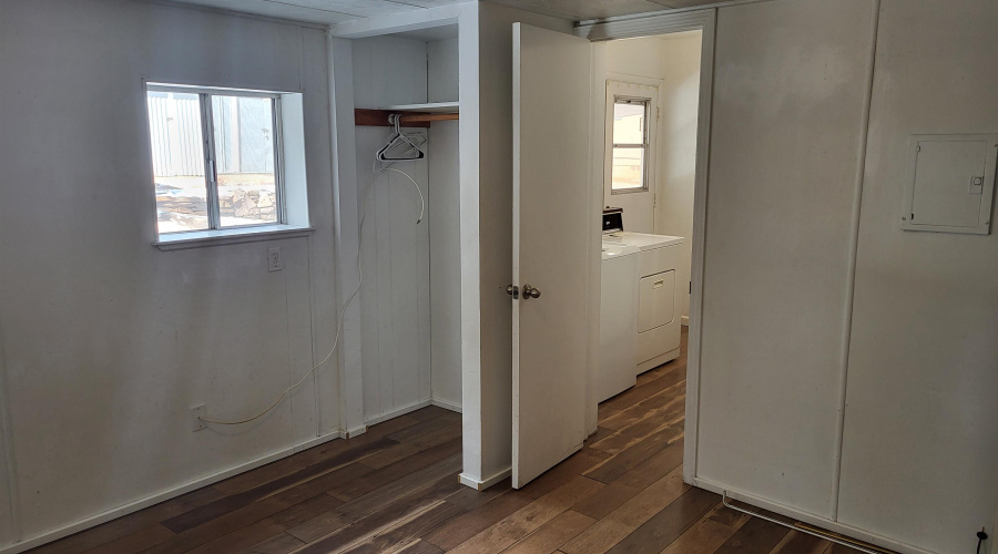 125 2nd Bdrm lkg ldy rm