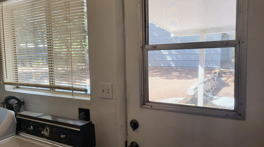 195 ldy rm back dr - Copy