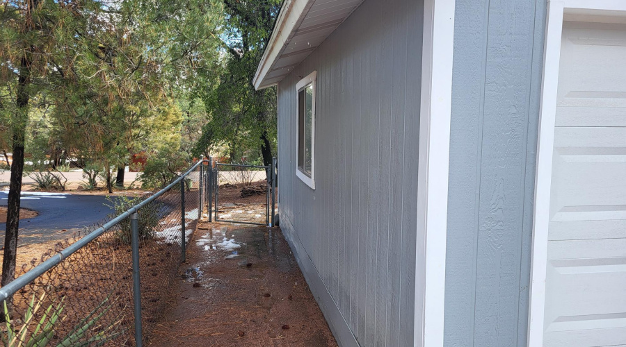 264 Side of Garage NW corner