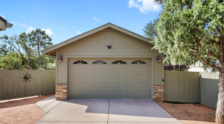 Detached Garage