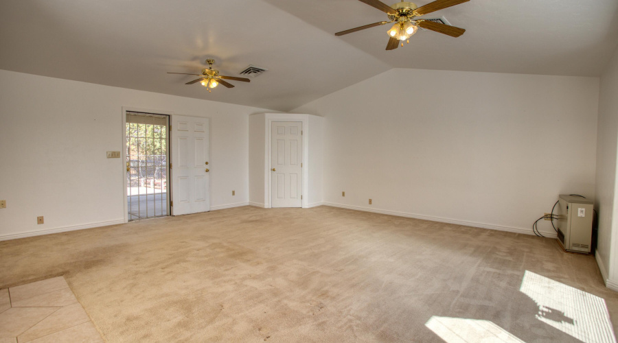 006_Large living area