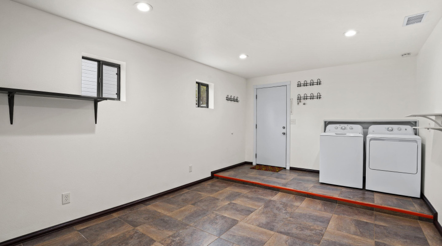 Laundry Room, Bonus Room or Office (1)