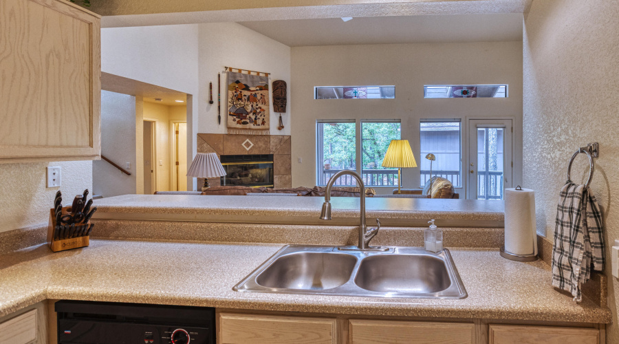 PAX_6837_AuroraHDR2019-edit