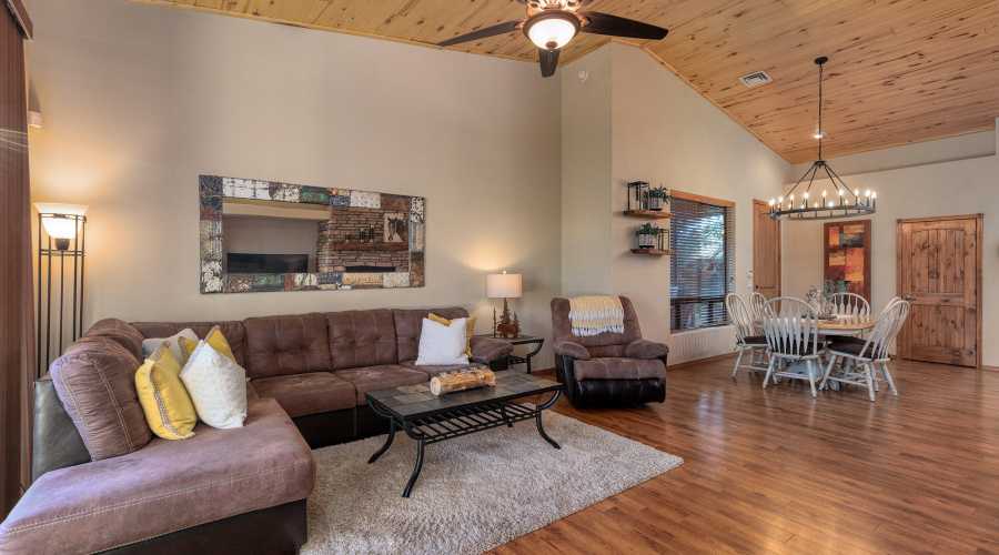 015_photo15_2831_villa_loop_sl_chuck_214