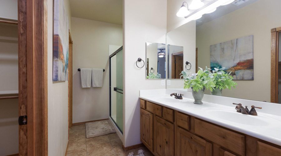 024_photo24_2831_villa_loop_sl_chuck_90