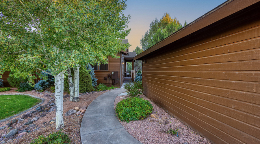 008_photo8_2831_villa_loop_sl_chuck_177