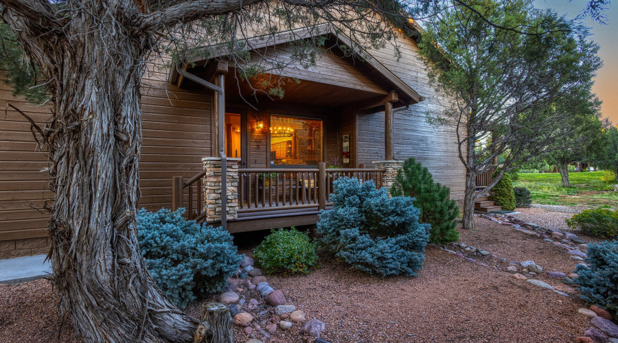 001_photo1_2831_villa_loop_sl_chuck_343