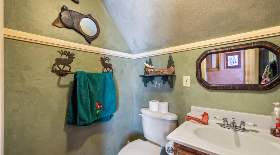 Upstairs 1/2 bath