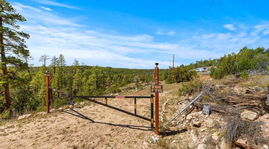 1740EskimoLn-HeberOvergaard-AZ-2