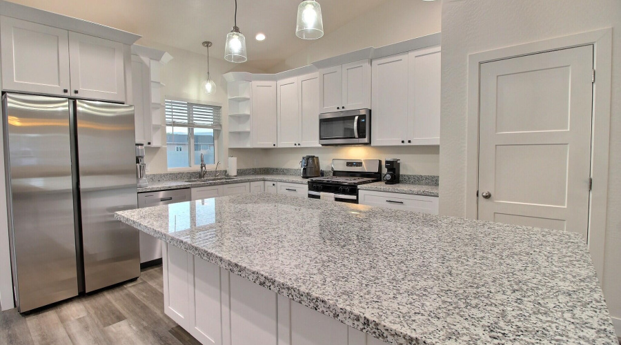 Kitchen with large island