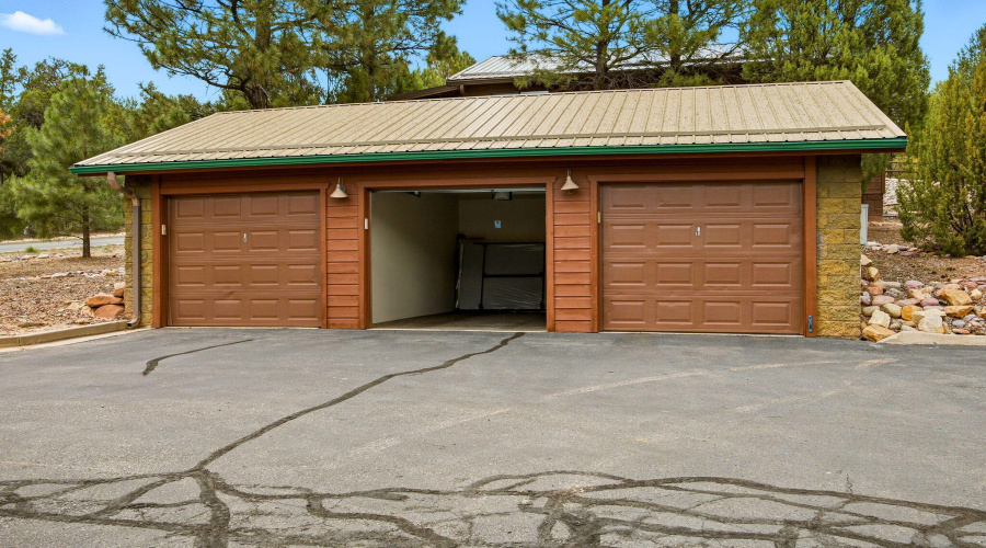 Detached 1 Car Gargae