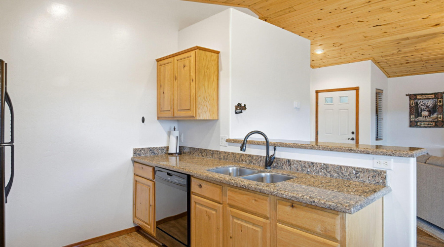 Kitchen W/ Granite Countertops