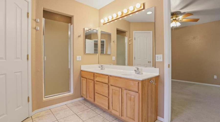 Master Bathroom (2)