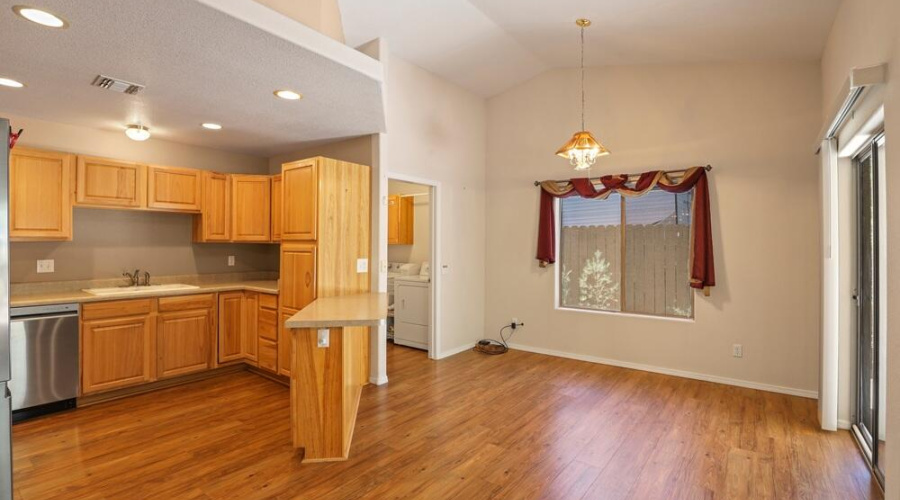 Kitchen & Dining Area