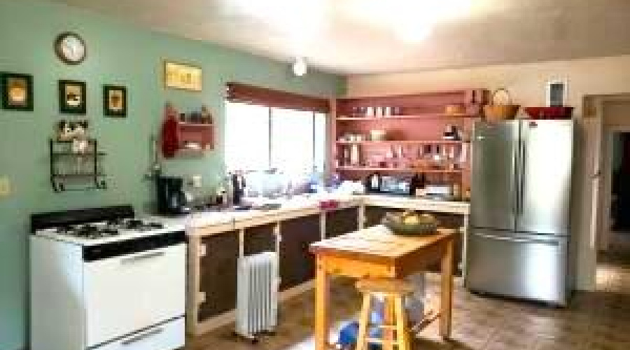 Kitchen fr Dining Area