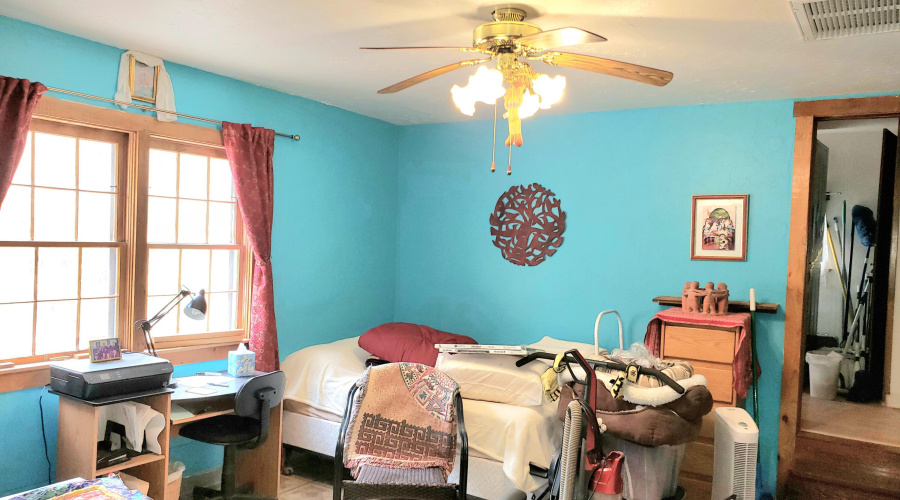 Bdrm Downstrs to Laundry Half Bath